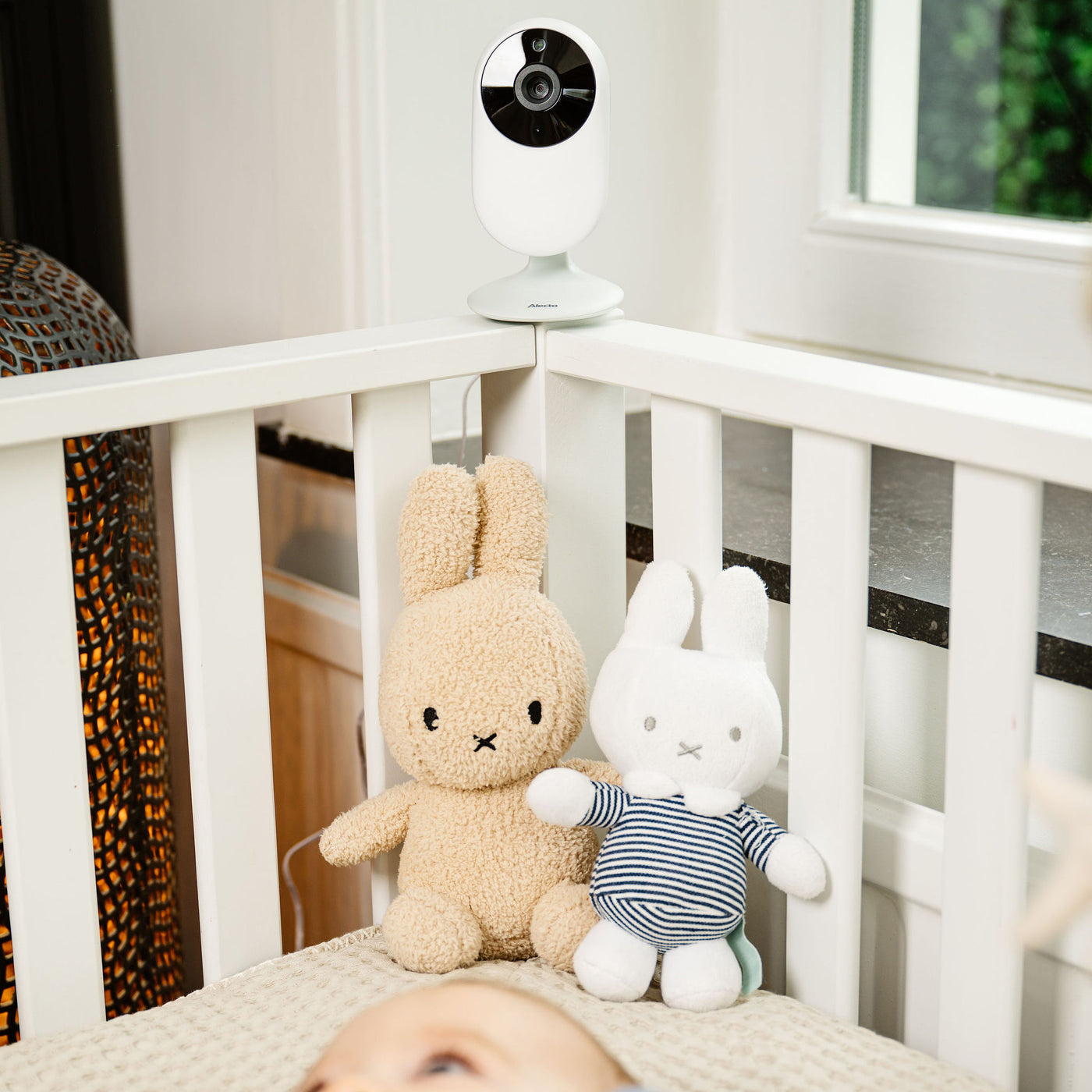 Alecto DVM2028 - Babyfoon met camera met 2,8" scherm - Nachtzicht en temperatuurweergave - Wit/Grijs