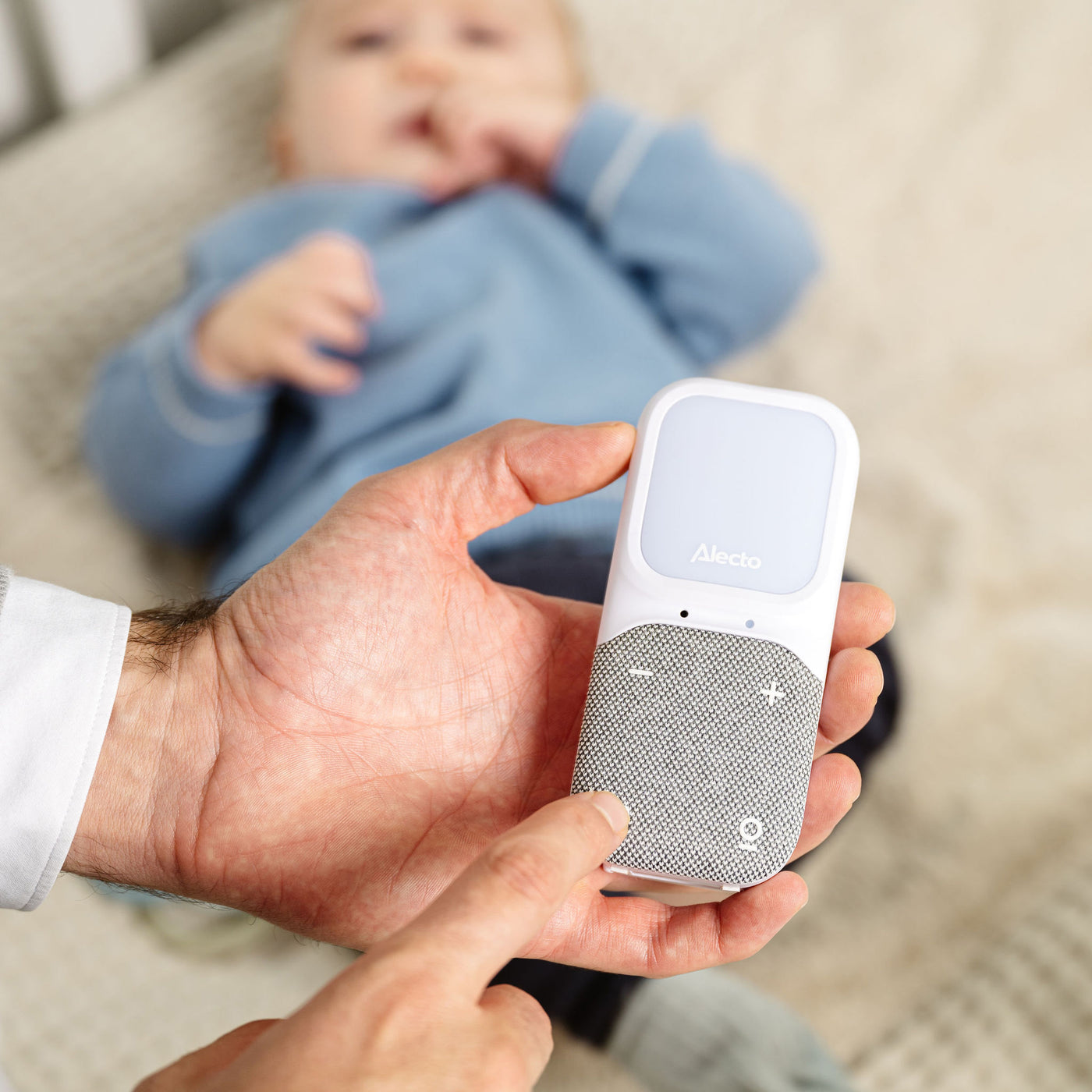 Alecto DBX135 - Babyphone audio Full Eco moderne avec qualité sonore DECT cristalline, longue autonomie en veille et veilleuse - Blanc/Gris