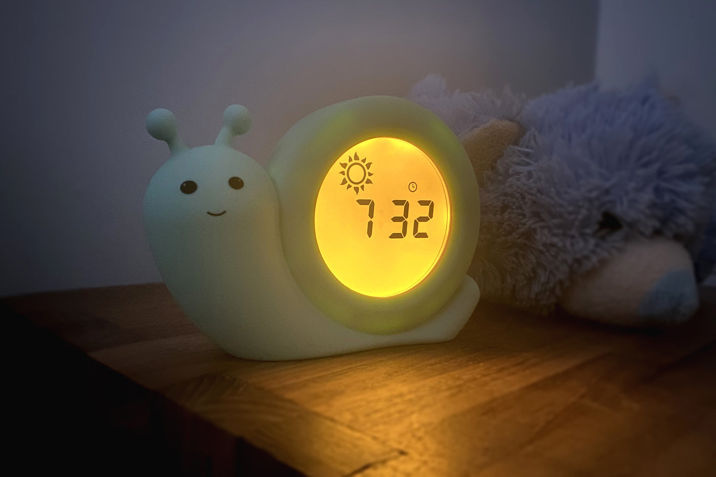 Alecto Baby BC110GN SIMON - Sleep trainer, night light and alarm clock, snail, mint green