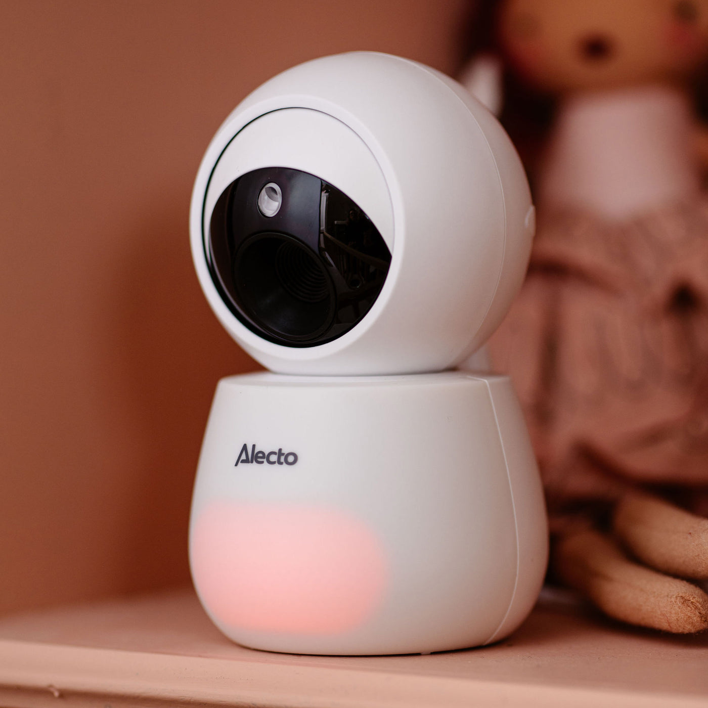 Alecto DVM2043 - Baby monitor with camera featuring a large 4.3" colour display and night light - Remote controlled - White