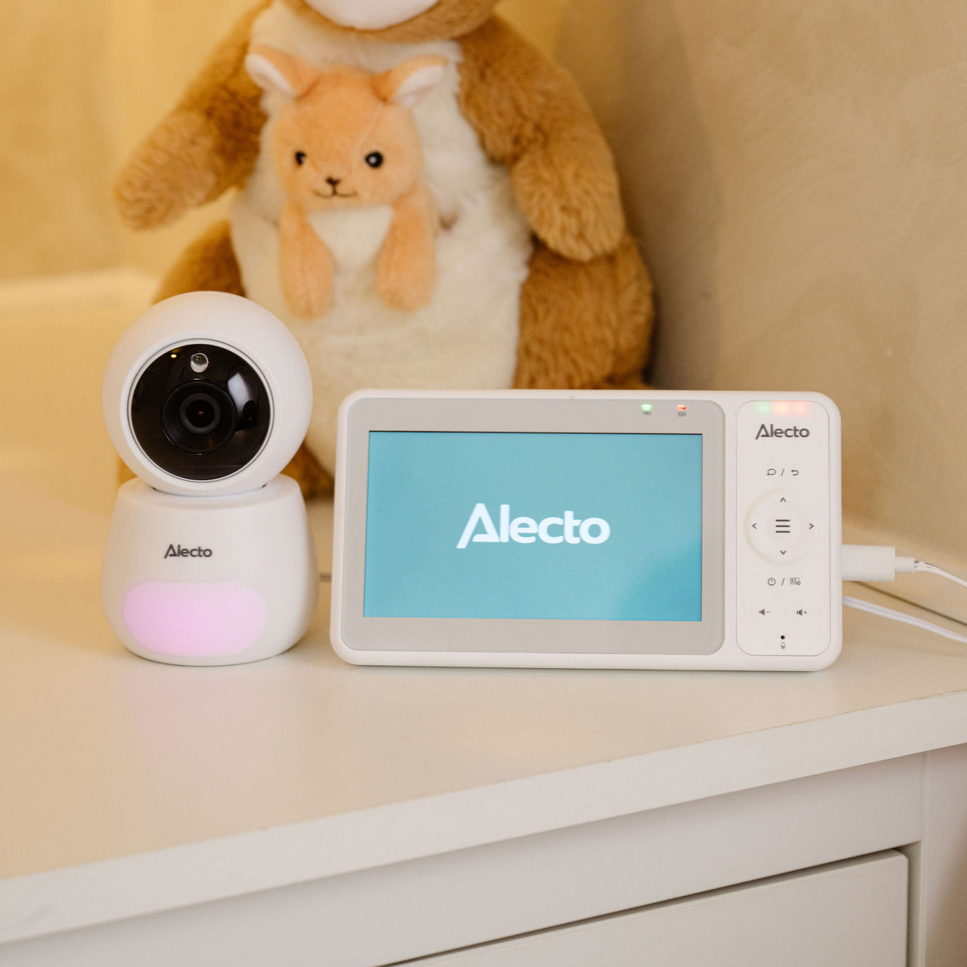 Alecto DVM2050 - Babyfoon met HD-camera, groot 5 inch kleurenscherm en nachtlampje - Op afstand bestuurbaar - Wit